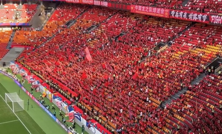 博主曬國足收官戰(zhàn)現(xiàn)場(chǎng)情況：王鈺棟、劉誠宇、汪士欽提前進(jìn)場(chǎng)