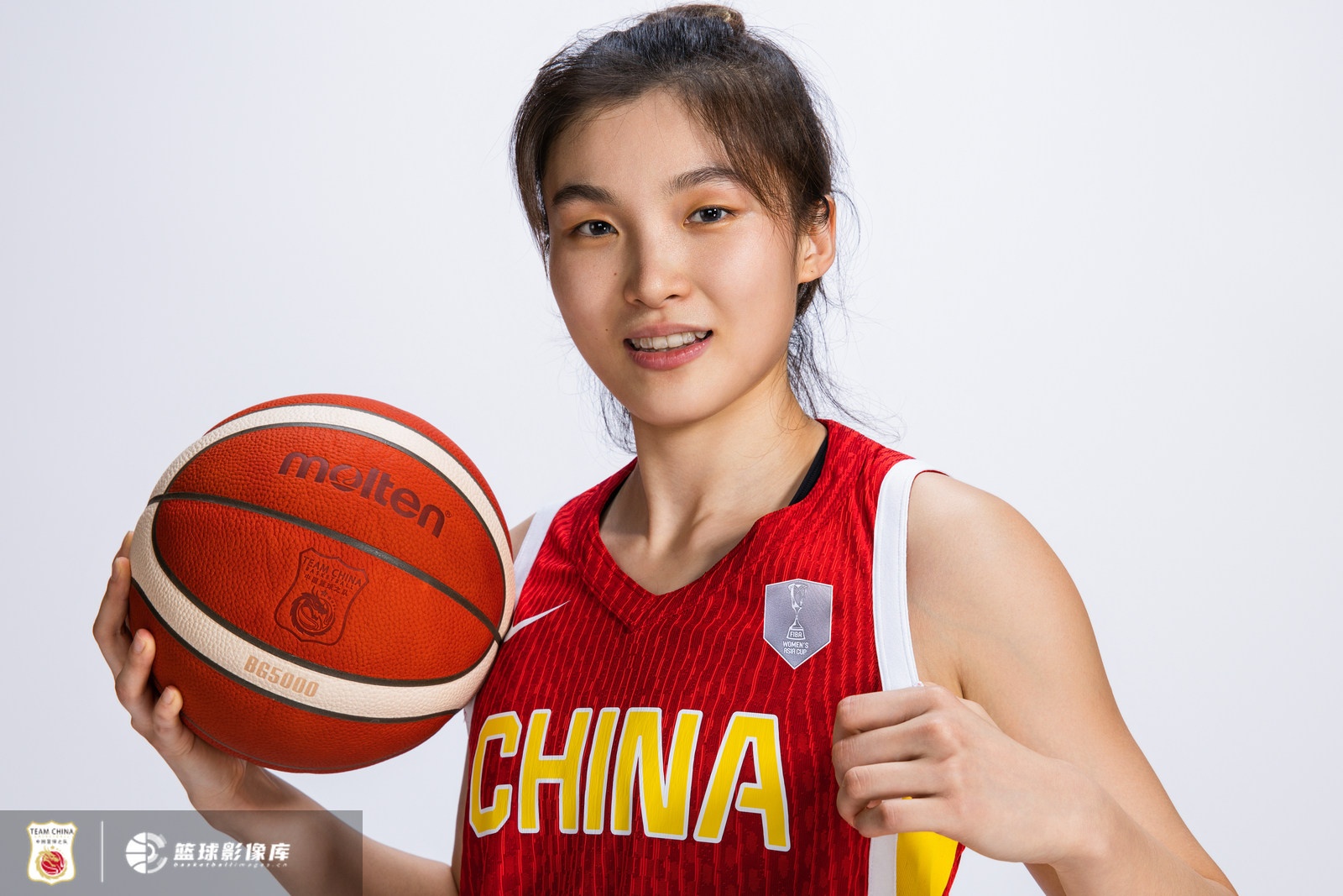 攻防壓制！楊舒予&翟若云飆進(jìn)三分 中國女籃9-0收官&首節(jié)領(lǐng)先15分