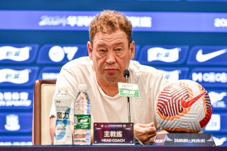 斯盧茨基：明天比賽的重要性不言而喻 阿蘇埃已經(jīng)做好了出場準(zhǔn)備